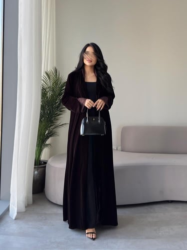 مخمل بني مع أكمام دانتيل نص كلوش