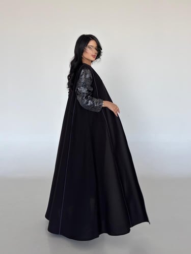 كريب لمار اسود مع تداخلات جاكار رصاصي في الاكمام ن...