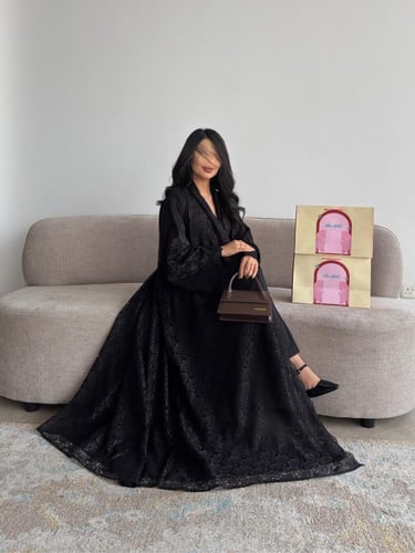 دانتيل مبطن اسود