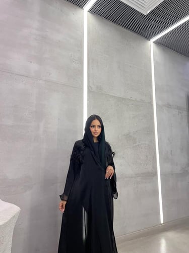 عبايه قمر سوداء