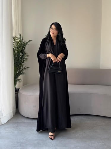 مخمل اسود مع حرير اسود نص بشت