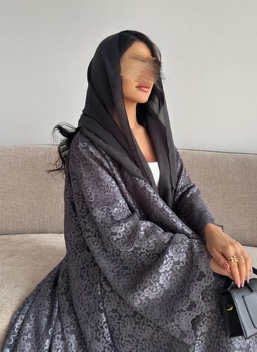 دانتيل مبطن رصاصي