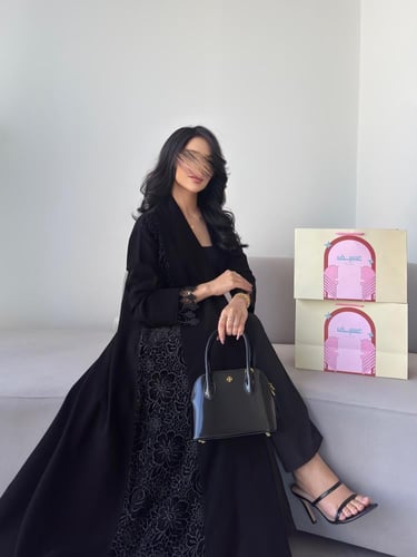 كريب سراميك سواد فاحم مع دانتيل مخمل رسميه ربع كلو...