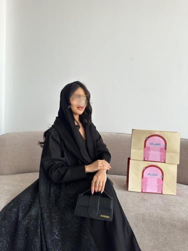 كريب لمار اسود من الأمام ومن الخلف خليه كتان زيتي