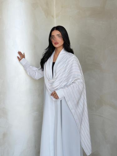 كريب لمار مع شال حرير تركي اوف وايت