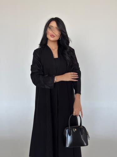 كريب لمار اسود مع تداخلات جاكار اسود في الاكمام نص...