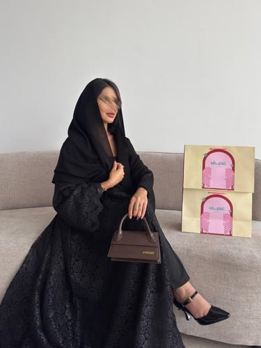 دانتيل مبطن اسود