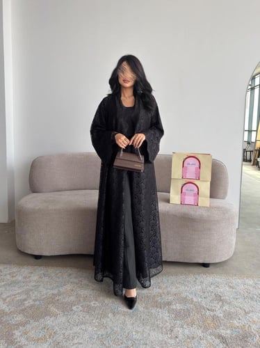 دانتيل مبطن اسود