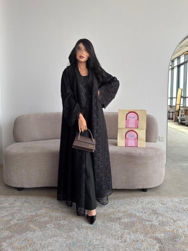 دانتيل مبطن اسود