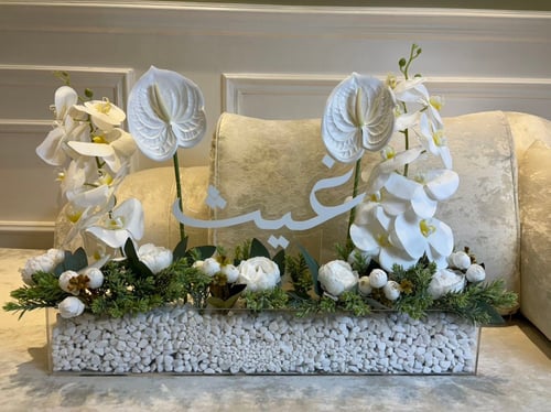Acrylic with artificial flowers