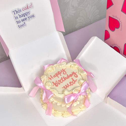 كيكه ٤ انش مع فيونكات