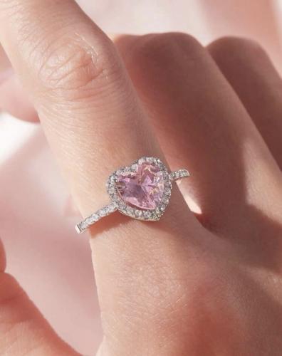 خاتم القلب البينك