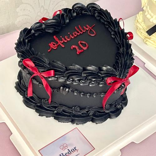 كيك القلب ٦ انش مع فيونكات