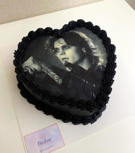 كيك ٨ انش على شكل قلب