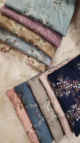 طقم جلال مطرز و سجادة صلاة لون موف