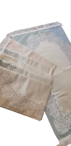 طقم جلال مطرز و سجادة صلاة لون بيج