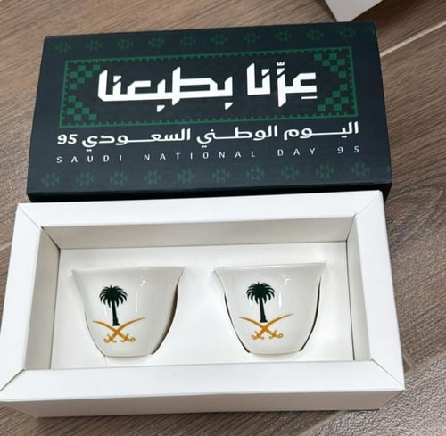 فناجين قهوة اليوم الوطني 95 – تصميم سيفين ونخلة (ع...
