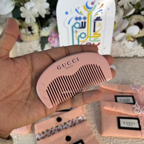 توزيعات مشط جوتشي بينك مع حقيبة شخصية (12 قطعة)