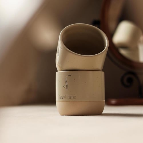 كوب سيراميك فاخر بحفر يدوي مخصص - قطعة فنية باسمك...