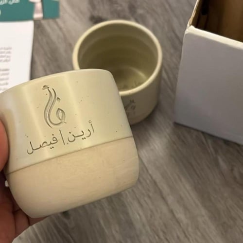 كوب سيراميك فاخر بحفر يدوي مخصص - قطعة فنية باسمك...