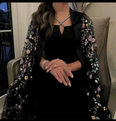 فستان اسود كريب مع بشت