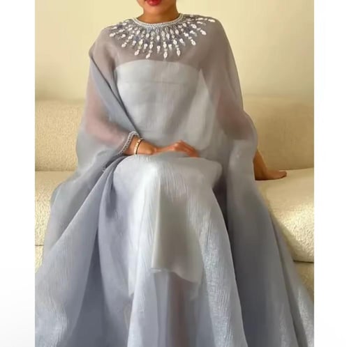 فستان رمادي أنيق مزين بالكريستال