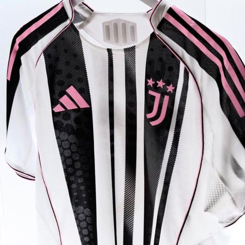 تيشرت يوفينتوس 26.25 الاساسي