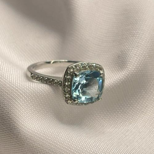 خاتم فضة من حجر التوباز الطبيعي