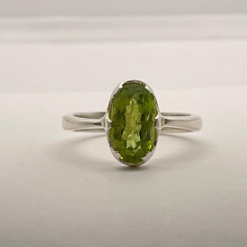 خاتم من حجر الزبرجد الطبيعي فضة ٩٢٥