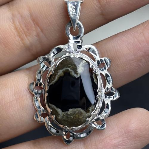 قلادة من حجر العقيق اليماني المصور