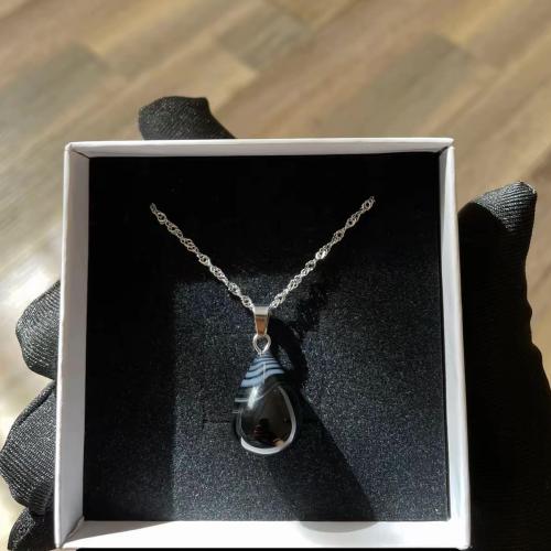 قلادة من حجر العقيق الاسود الطبيعي