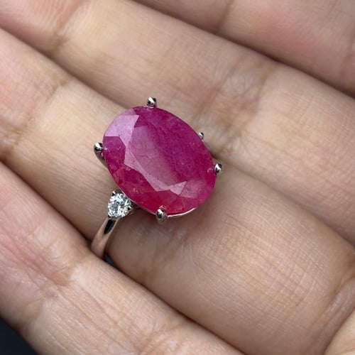 خاتم من حجر الياقوت (روبي)