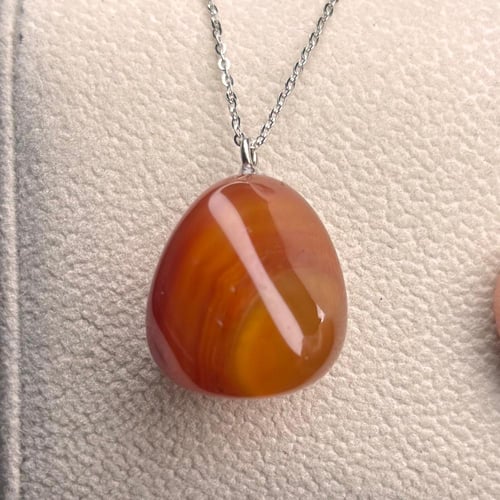 قلادة من حجر العقيق الأحمر الطبيعي مع سلسال فضة