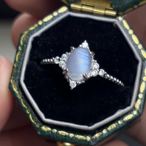 خاتم من حجر القمر الطبيعي