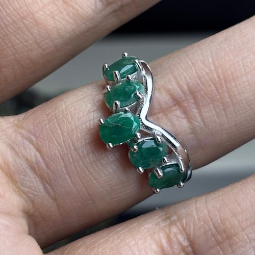 خاتم من حجر الزمرد الزامبي الطبيعي ٥ فصوص