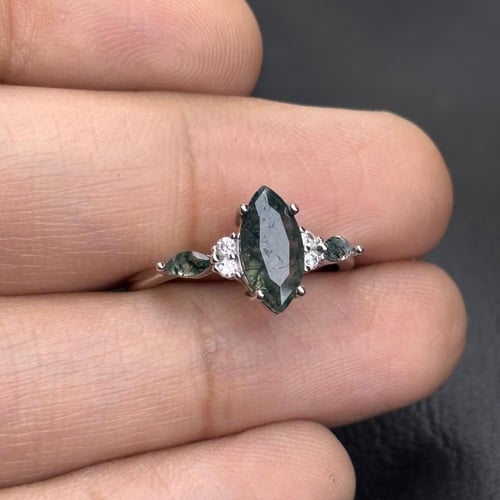 خاتم من حجر العقيق الأخضر العشبي