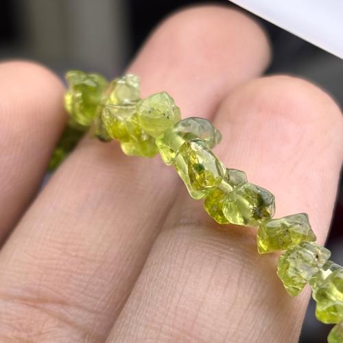 اسوارة من حجر الزبرجد الخام الطبيعي