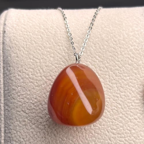 قلادة من حجر العقيق الأحمر الطبيعي مع سلسال فضة