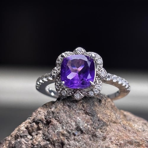 خاتم من حجر الجمشت الطبيعي