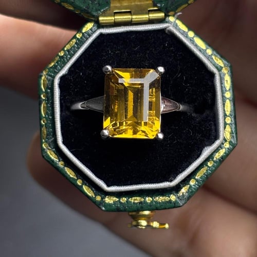 خاتم من حجر السترين الطبيعي قصة مربعة