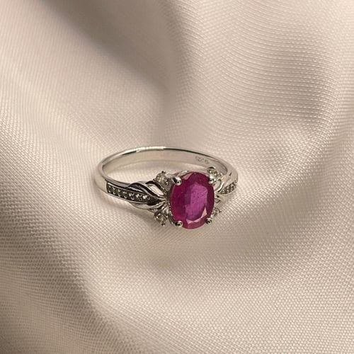 خاتم فضة من حجر الياقوت ( روبي ) الطبيعي