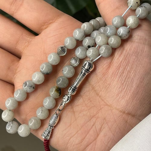 سبحة من حجر القمر الرمادي الطبيعي