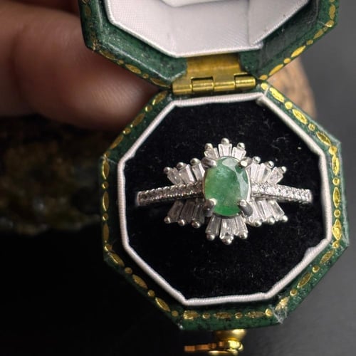 خاتم من حجر الزمرد الأفريقي الطبيعي