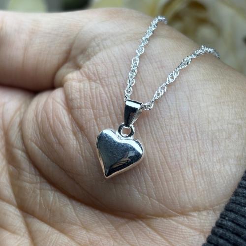 قلادة من الفضة الخالصة بتصميم قلب