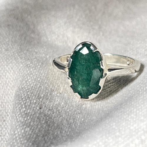خاتم فضة من حجر الزمرد الزامبي الطبيعي
