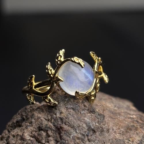 خاتم من حجر القمر الطبيعي (تصميم مميز)