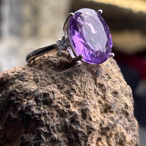 خاتم من حجر الجمشت الطبيعي حجم كبير