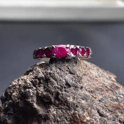 خاتم من حجر الياقوت الطبيعي حجم صغير