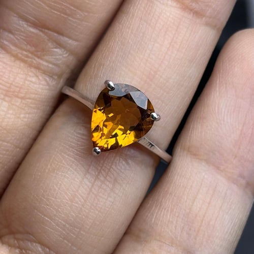 خاتم من حجر السترين قصة كمثرية