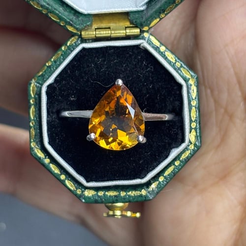 خاتم من حجر السترين قصة كمثرية